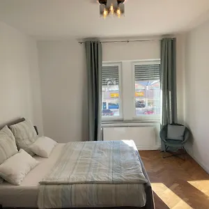 Grosse In Westend München