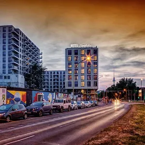 Schulz At The East Side Gallery Hotel Berlino