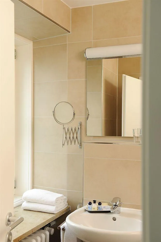 ***  מינכן Hotel Blauer Bock גרמניה