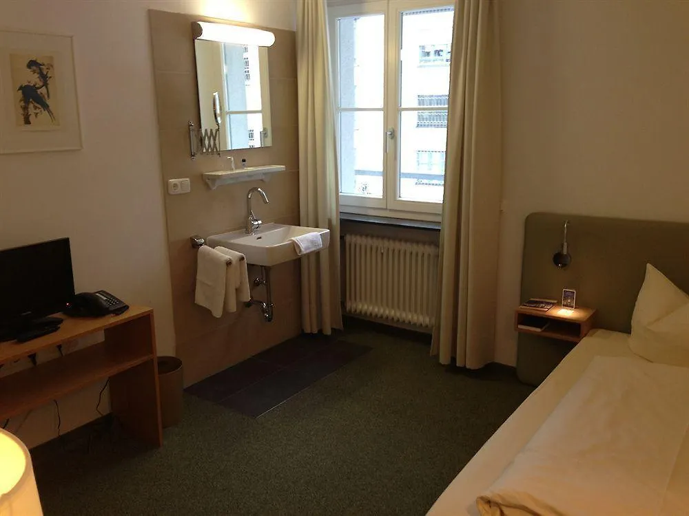 Hotel Blauer Bock Munich 3*,